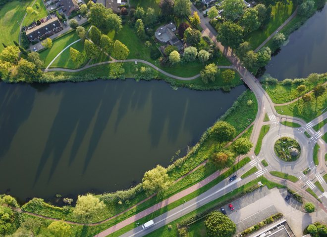 Aerial view of an urban area in the Netherlands with water and green areas. Photo: Ezra / Unsplash
